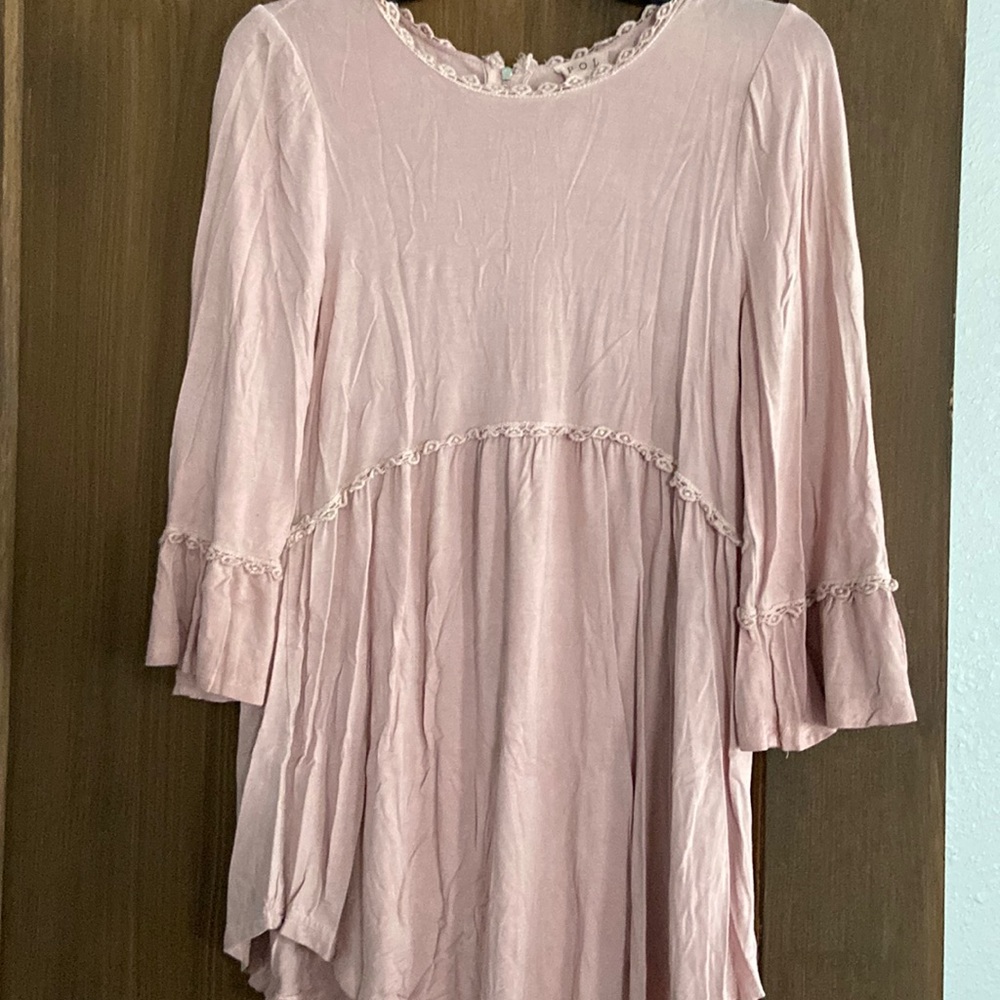 Women’s half sleeve shirt. Very soft. Mauve. Size small.